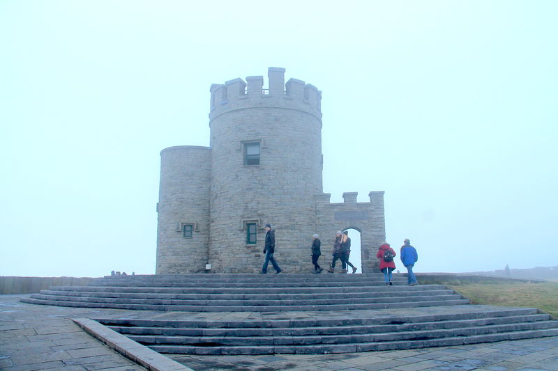 kamienna wieża - O'Brien's Tower na Kilfach Moher w Irlandii