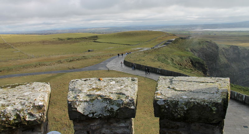 widok z kamiennej wieży - O'Brien's Tower na Kilfach Moher w Irlandii