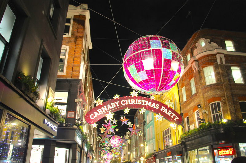 świąteczne iluminacje na Carnaby Street - Soho Londyn