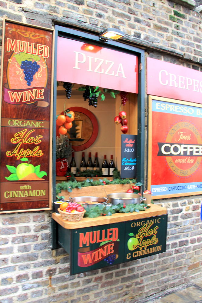 Camden Town - pizza w okienku na Camden Lock Market w Londynie