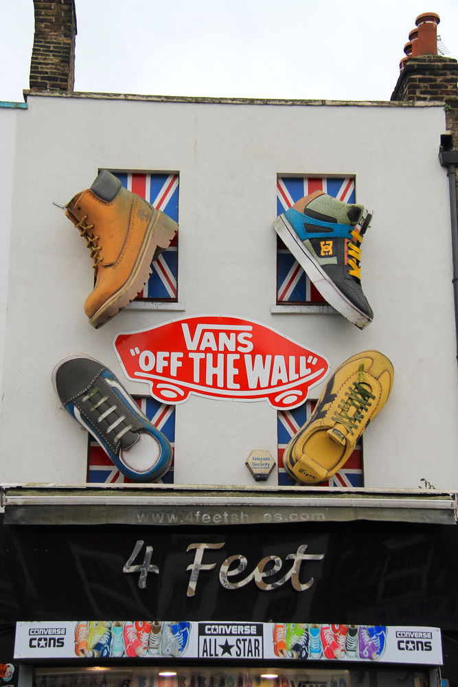 oryginalne zdobienia na sklepach w Londynie - Camden Town