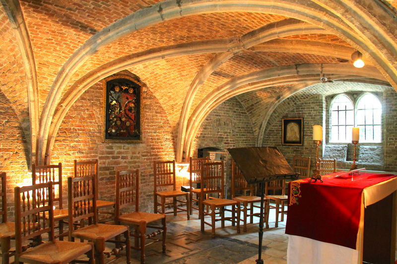 Wnętrze kaplicy Jeruzalemkerk w Brugii