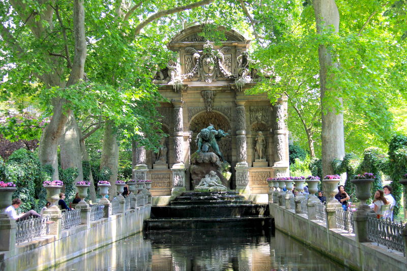 Fontanna Medyceuszy - Ogród Luksemburski w Paryżu