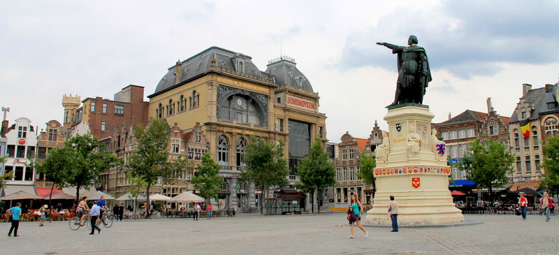 Vrijdagmarkt w Gandawie