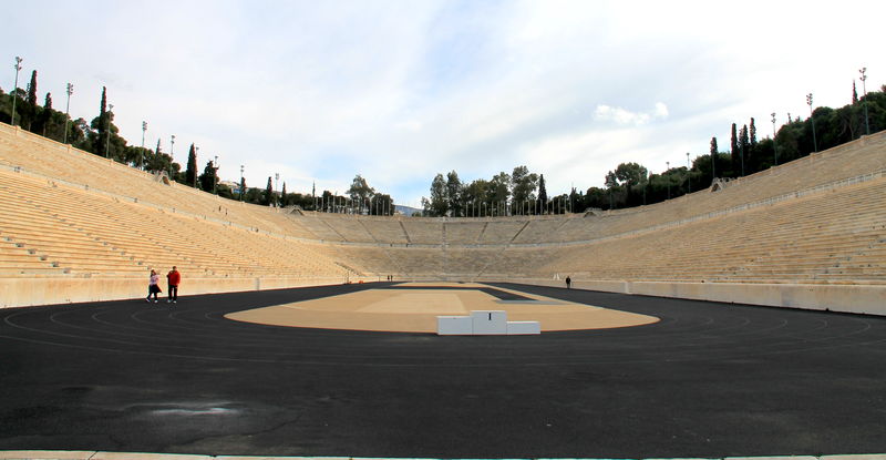 !Widok na zrekonstruowany starożytny stadion olimpijski - Panathinaiko - Stadion Panatenajski w Atenach
