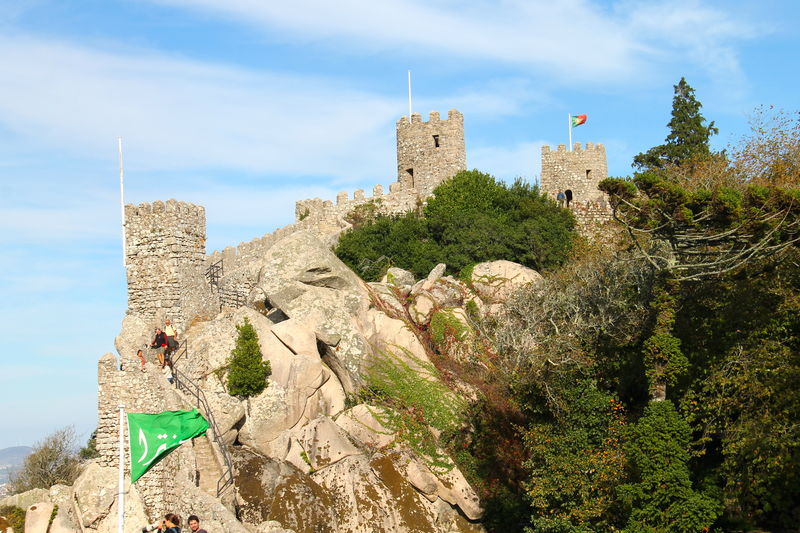 zwiedzania Zamku Maurów w Sintrze - Castelo dos Mouros