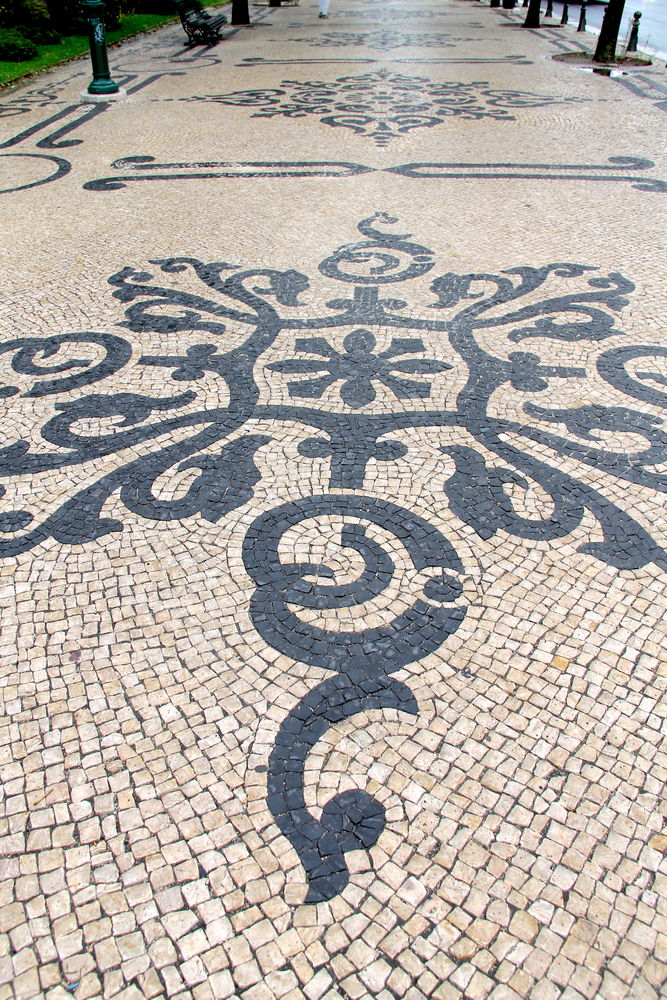 !Moazika na Avenida da Liberdade w Lizbonie