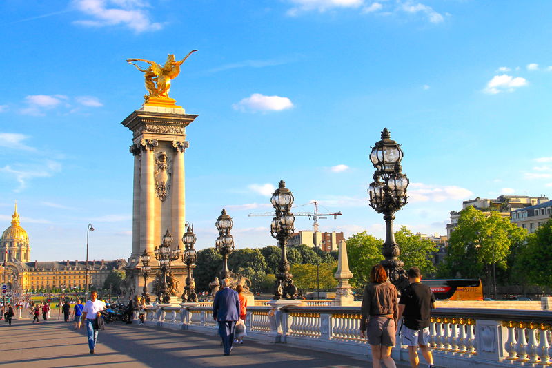!Pont Alexandre III - most Aleksandra III - podczas spaceru nad Sekwaną - Paryż