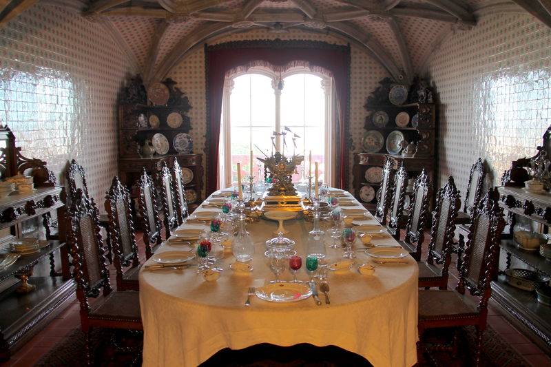 Królewska jadalnia - zwiedzanie Pałacu Pena w Sintrze