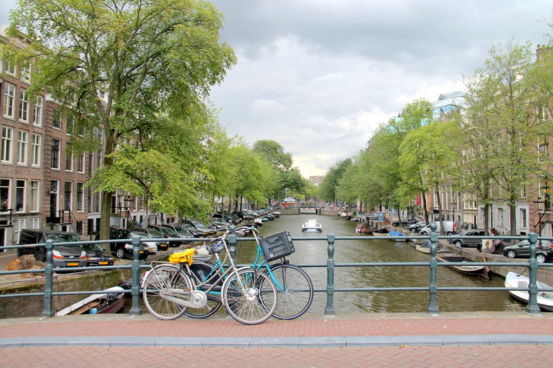 !rowery nad kanałami w Amsterdamie