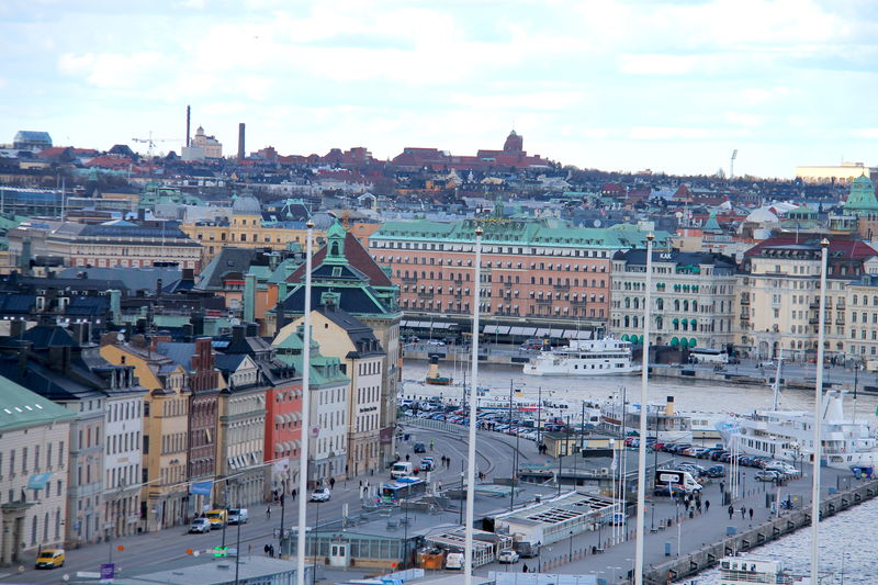 widok na Sztokholm z punktu widokowego na Mosebacketerrassen