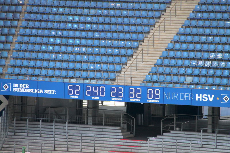 Zegar wskazujący czas obecności drużyny HSV w Bundeslidze - my odwiedziliśmy stadion jeszcze przed niespodziewanym spadkiem Hamburczyków