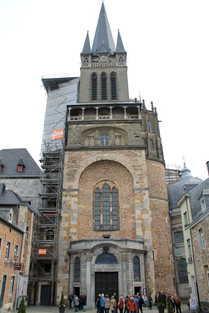 Katedra w Akwizgranie i Wilcze Wrota