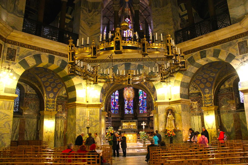 Wnętrze katedry w Akwizgranie