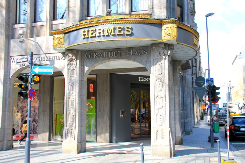Hermes przy Königsallee w Düsseldorfie