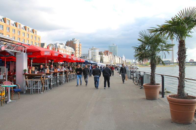 Atrakcje Düsseldorfu - Promenada nad Renem 