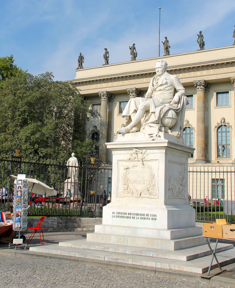 !Alexander von Humboldt - pomnik przed Uniwersytetem Humboldta w Berlinie