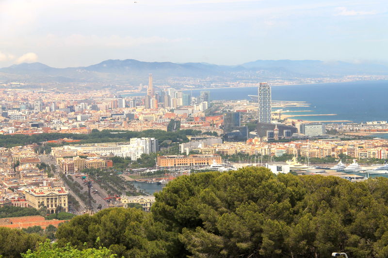 Widoki z fortu na wzgórzu Montjuïc w Barcelonie