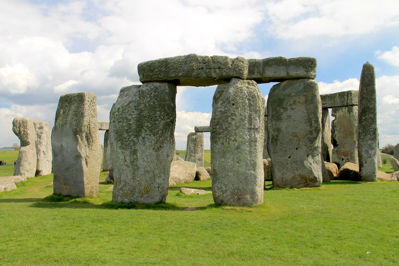 [Widok na starożytną świątynię Stonehenge w Anglii]