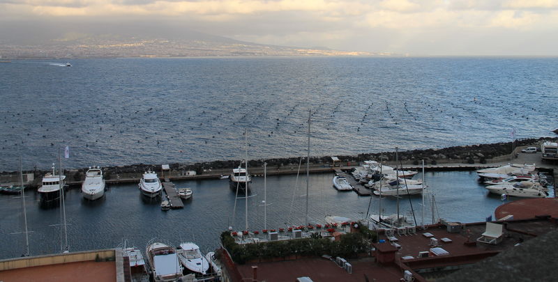Widok z Zamku dell'Ovo w Neapolu