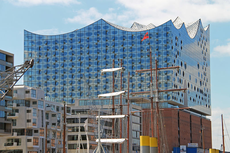 !Widok na filharmonię -Elbphilharmonie w dzielnicy HafenCity w Hamburgu