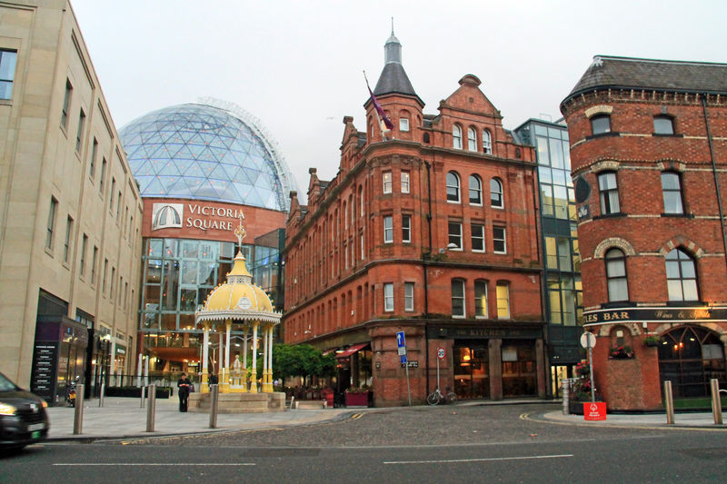 !Belfast - Centrum handlowe i jego kopuła - Victoria Square Shopping Centre