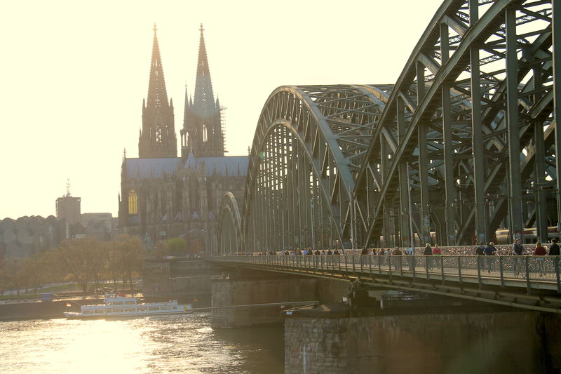 Widok z Mostu Hohenzollernów w Kolonii