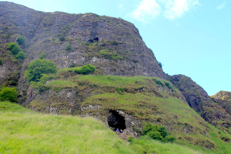 !Jaskinie w skale na Cave Hill w Belfaście
