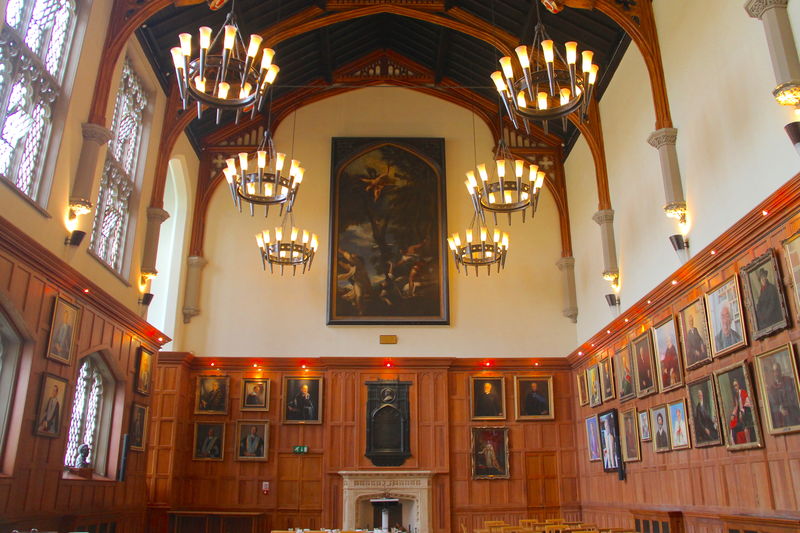 Wnętrze Great Hall (Wielkiej Sali) na Uniwersytecie w Belfaście
