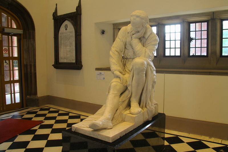 !rzeźba Galileusza - Uniwersytet - Queen's University Belfast