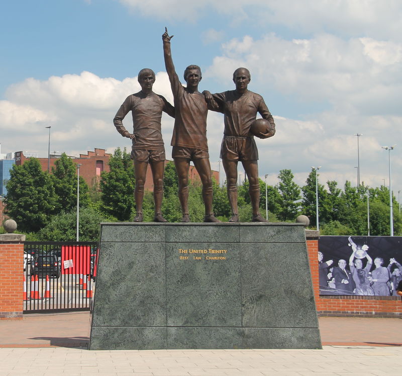 Wielka Trójka przed stadionem Manchesteru United