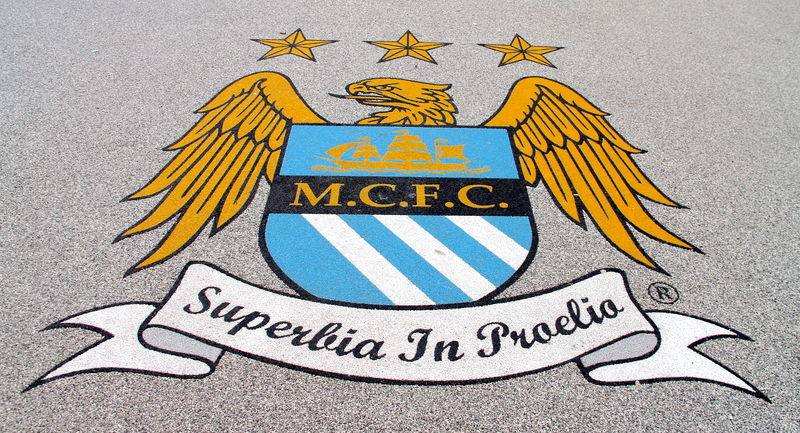 Przed stadionem Etihad Stadium - Manchester City