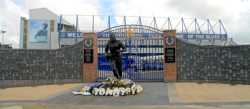 Przed bramą główną stadionu Goodison Park - Liverpool Everton FC