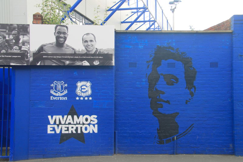 Liverpool - przed stadionem Goodison Park