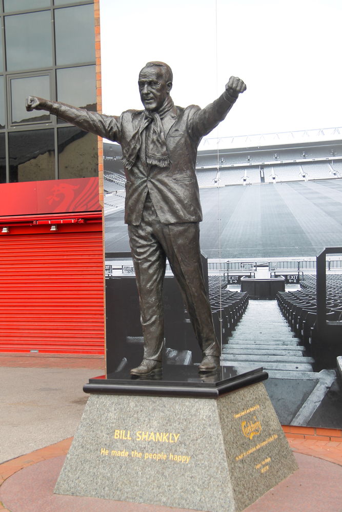 Bill Shankly - pomnik przed stadionem Anfield w Liverpoolu