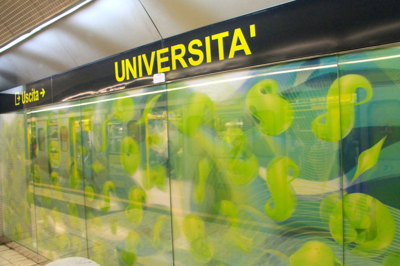 stacja metra Universita w Neapolu