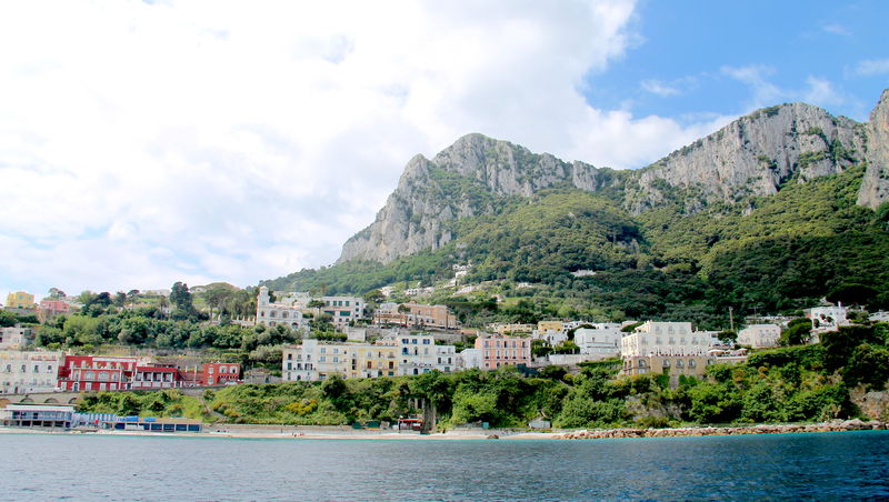 Wyspa Capri widziana od strony morza
