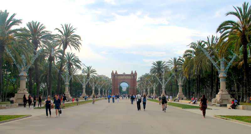 Łuk Triumfalny na granicy parku Parc de la Ciutadella w Barcelonie