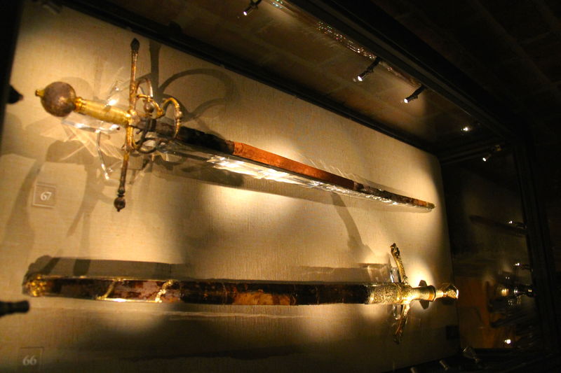Miecz Gustawa Wazy oraz rapier syna - Jana III Wazy - zbiory Skarbca w Katedrze w Uppsali