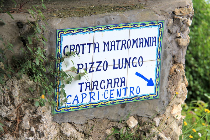 [trasa do zejścia do jaskini Grotta di Matromania na wyspie Capri]