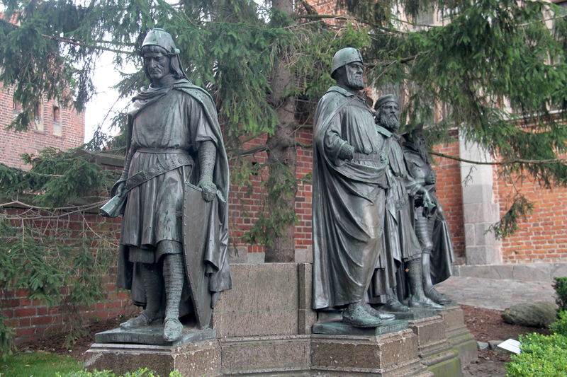 !Figury Wielkich Mistrzów Zakonu Krzyżackiego - Zamek w Malborku