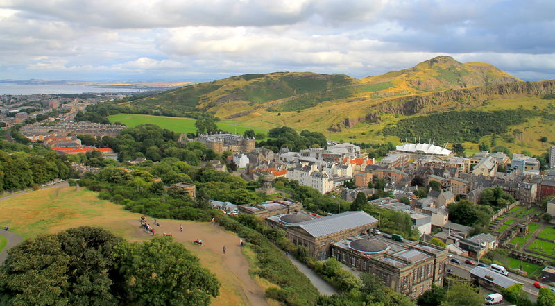 Widok z pomnika The Nelson Monument na Calton Hill w Edynburgu