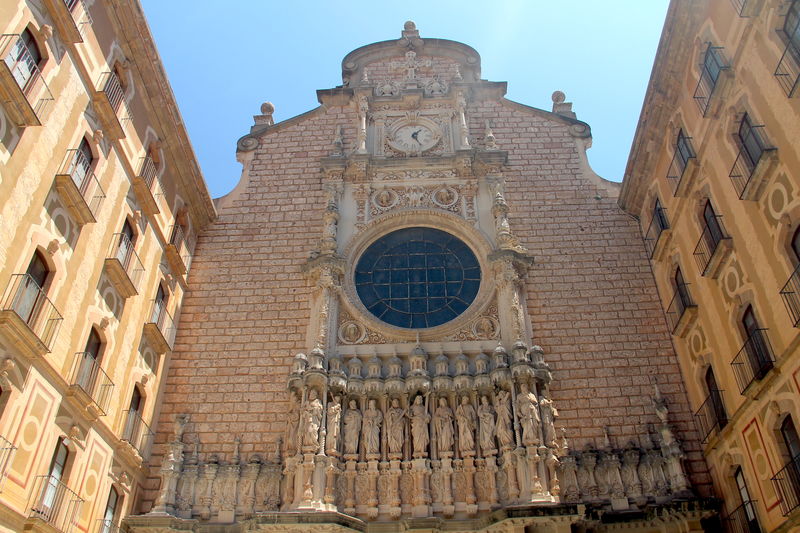 !fragment fasady Bazyliki na górze Montserrat