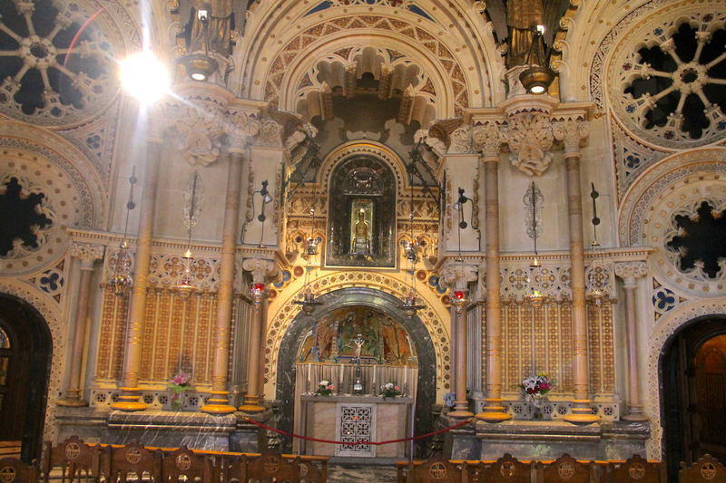 Wnętrze Bazyliki na Montserrat