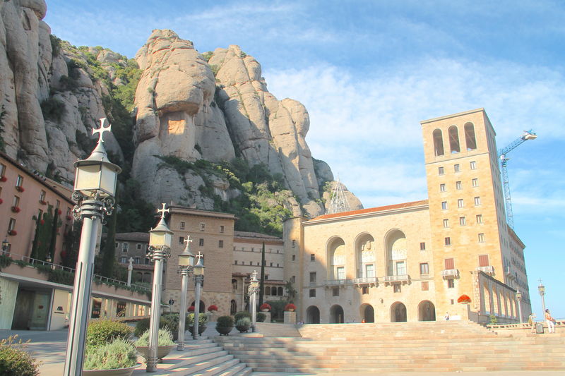 Plac przed klasztorem na górze Montserrat