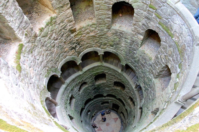 Studnia Inicjacji w Quinta da Regaleira w Sintrze - bez filtrów nie robi aż takiego wrażenia