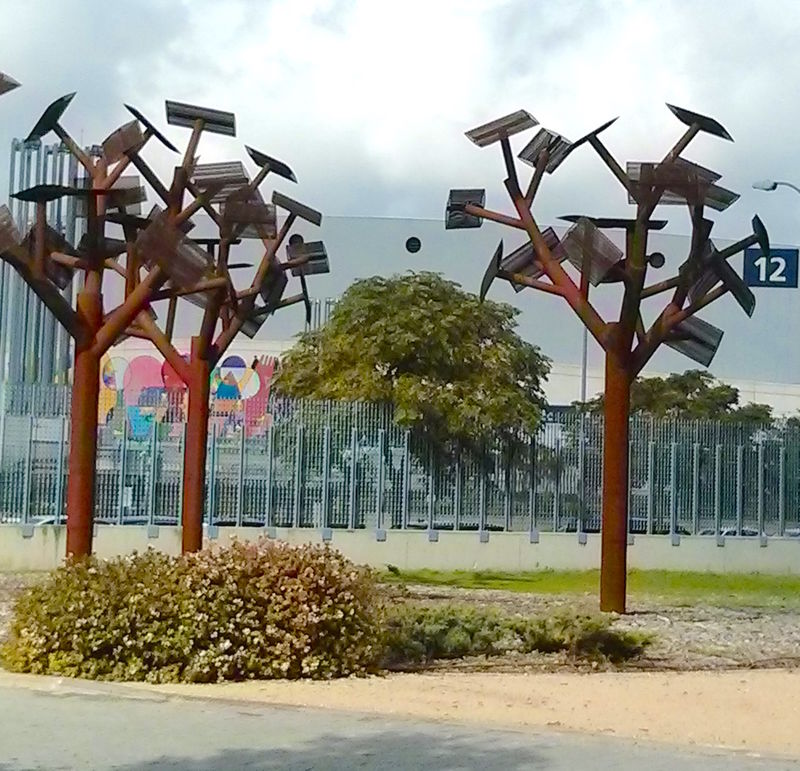 !Parque Juan Carlos I - park miejski w Madrycie - interesujące rzeźby przed wejściem