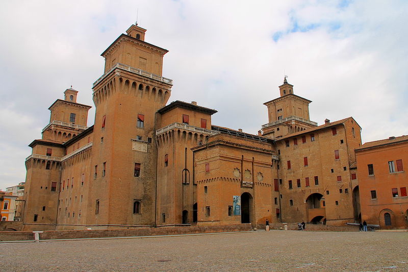 !Castello Estense - Zamek D'Este w Ferrarze