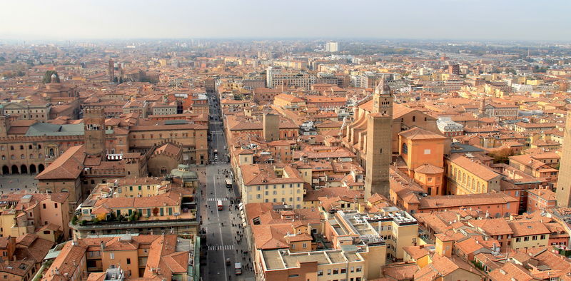 Widok z wieży Asinelli (Torre Asinelli) w Bolonii
