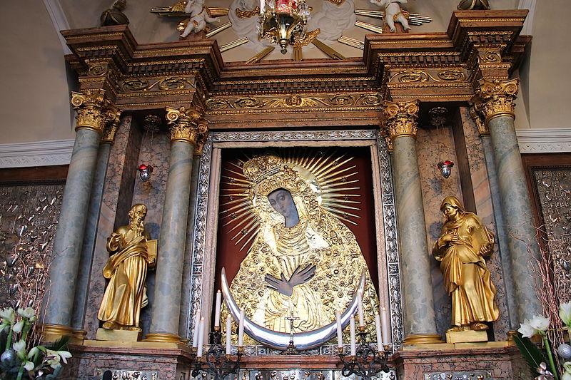 !Obraz Matki Boskiej Ostrobramskiej w kaplicy Ostra Brama w Wilnie